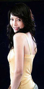 ภาพประกอบ ข่าวสาร ข่าวทั่วไป : ?เก๋? ถูกต้อนยอมแย้มเลื่อนฐานะ ?ลูกเสี่ยเจียง? คนพิเศษ