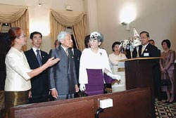 ภาพประกอบ ข่าวสาร ข่าวทั่วไป : จักรพรรดินี ปลื้มพระทัย คนไทยรัก ในหลวง
