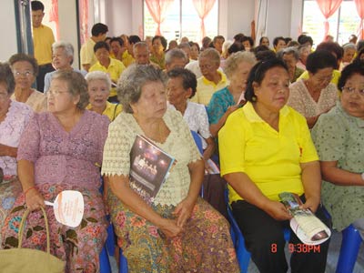 ข่าวภูเก็ต : อบต.ฉลองสืบสานประเพณีสงกรานต์รดน้ำดำหัวผู้สูงอายุกว่า 300 คน
