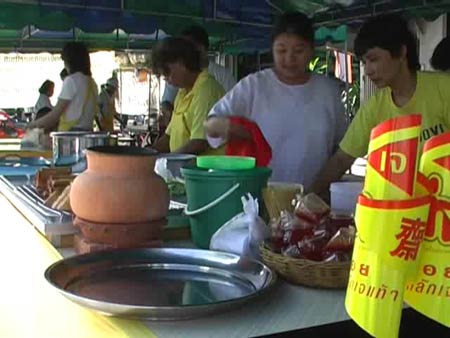 ข่าวสตูล : คนไทยเชื้อสายจีน เริ่มล้างท้องก่อนถือศีลกินเจ