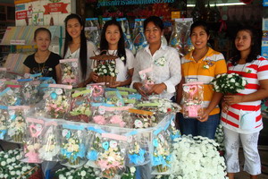 ข่าวตรัง : ร้านดอกไม้ ตรัง เตรียมดอกมะลิรอจำหน่ายรับวันแม่