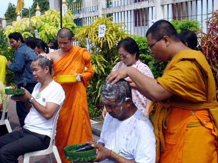 ข่าวภูเก็ต : ขรก.-ปชช.ภูเก็ตร่วมอุปสมบทถวายในหลวง