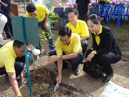 ข่าวภูเก็ต : ภูเก็ตปลูกป่าเฉลิมพระเกียรติพระเจ้าอยู่หัว