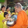 ภาพประกอบ ข่าวภูเก็ต : ภูเก็ตตักบาตรพระ 199 รูปเฉลิมพระเกียรติ