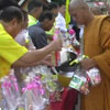 ภาพประกอบ ข่าวสตูล : ผู้ว่าฯ สตูลนำพุทธศาสนิกชนตักบาตรวันวิสาขบูชาเป็นขวัญเมืองฉลอง 170 ปี