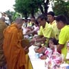 ภาพประกอบ ข่าวสตูล : ชาวพุทธ สตูล ร่วมกันทำบุญตักบาตรวันวิสาขบูชา